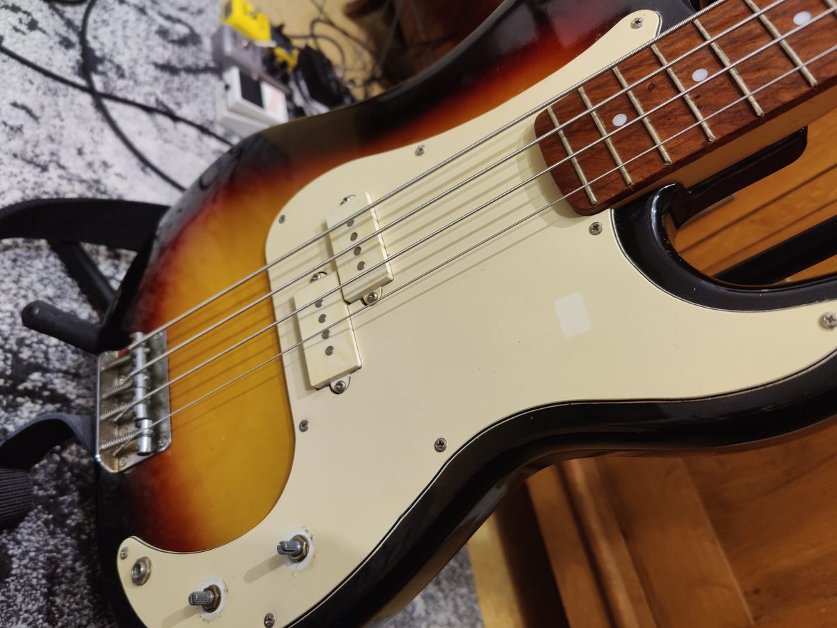 Bass guitar buying guide sunburst bass body and pickups